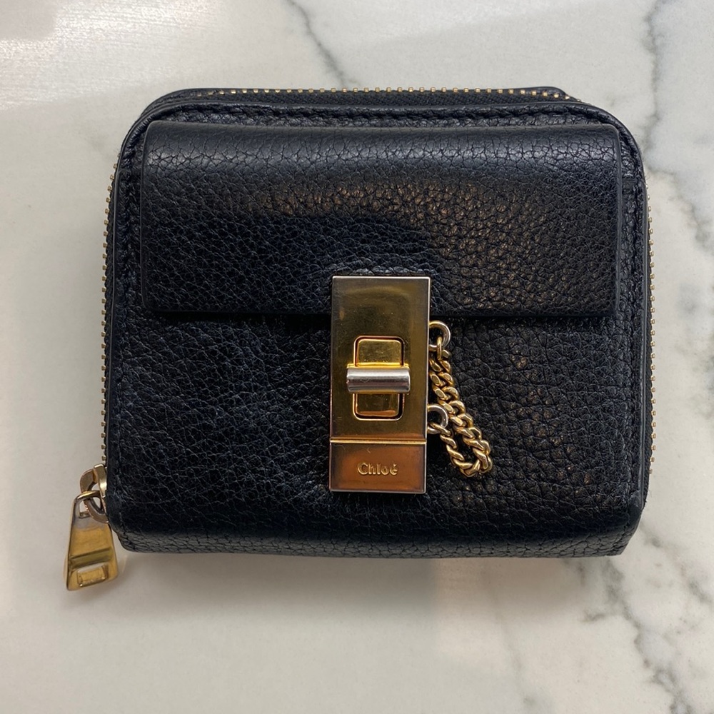 Chloe ‘Drew’ black leather wallet. Very classy and impressive